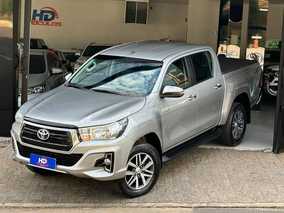 TOYOTA HILUX 2.8 SRV 4X4 CD 16V DIESEL 4P AUTOMÁTICO TOYOTA HILUX 2.8 SRV 4X4 CD 16V DIESEL 4P AUTOMÁTICO